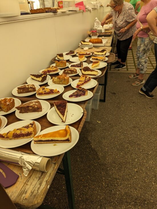 Wir bitten um Kuchenspenden für den Seniorennachmittag beim Straßenfest!