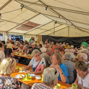 Rückblick: Seniorennachmittag der Gemeinde Erdmannhausen beim diesjährigen Straßenfest